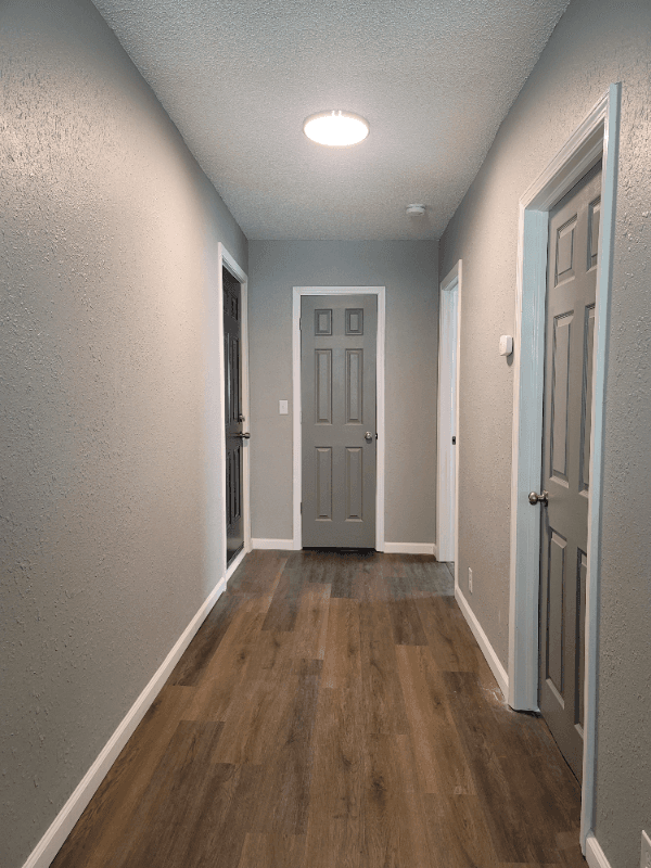 Sugar Creek Apartment: 409 N Sterling Avenue