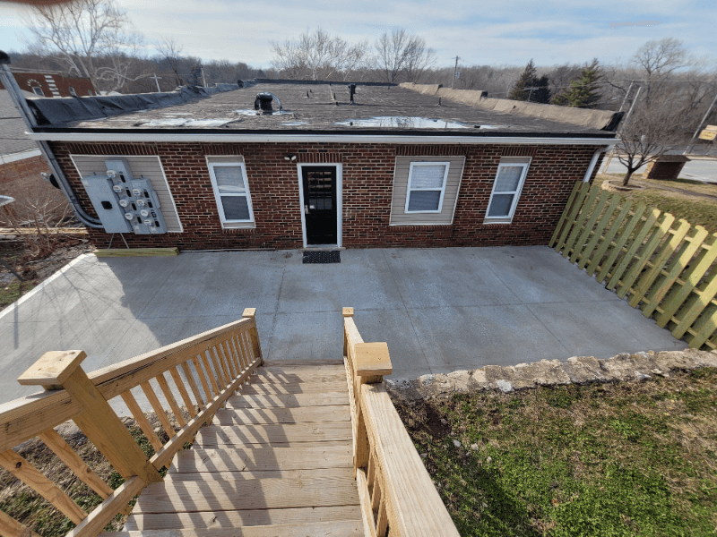 Sugar Creek Apartment: 409 N Sterling Avenue