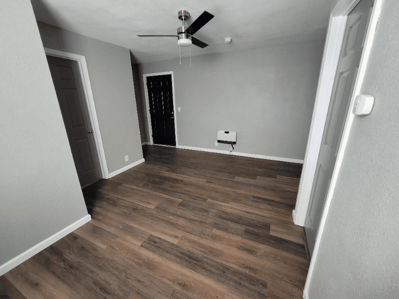 Sugar Creek Apartment: 409 N Sterling Avenue