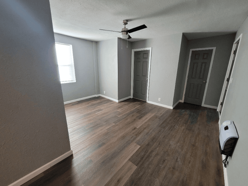 Sugar Creek Apartment: 409 N Sterling Avenue