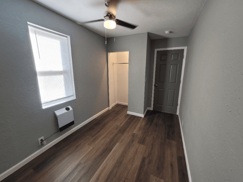 Sugar Creek Apartment: 409 N Sterling Avenue