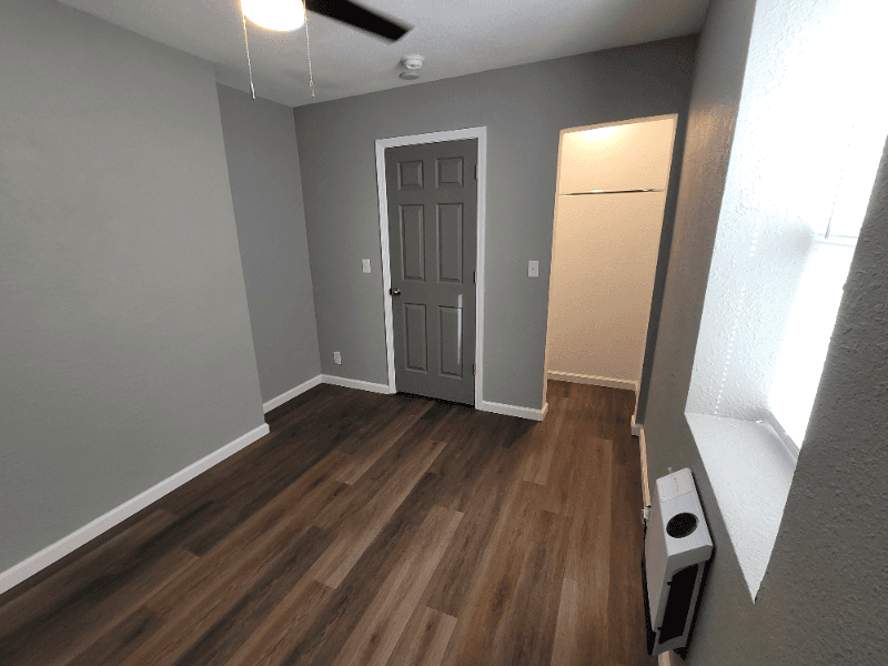 Sugar Creek Apartment: 409 N Sterling Avenue