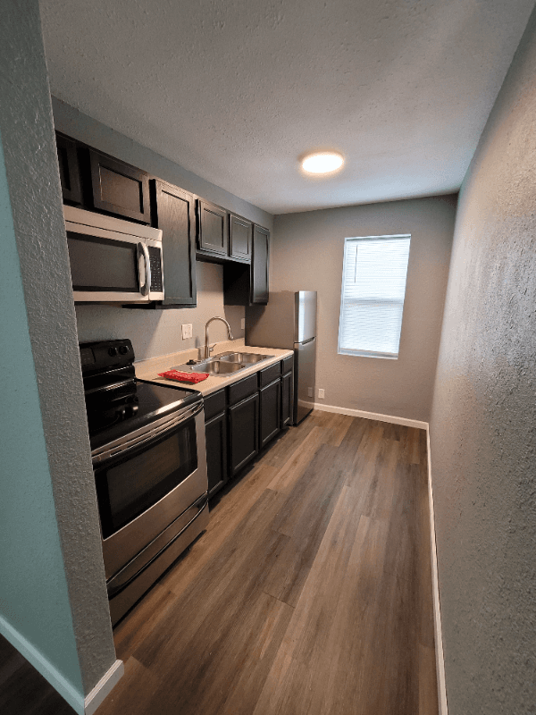 Sugar Creek Apartment: 409 N Sterling Avenue
