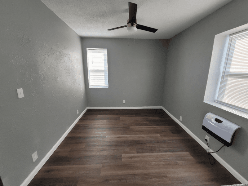 Sugar Creek Apartment: 409 N Sterling Avenue