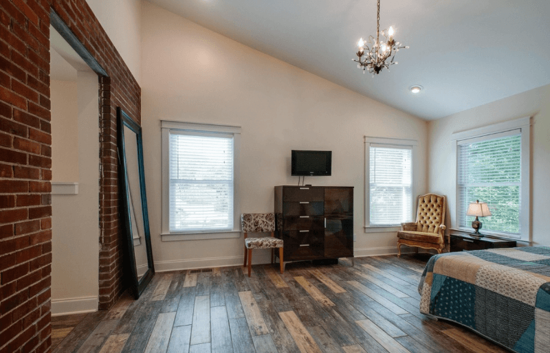 Nashville House: 947 Cahal Ave