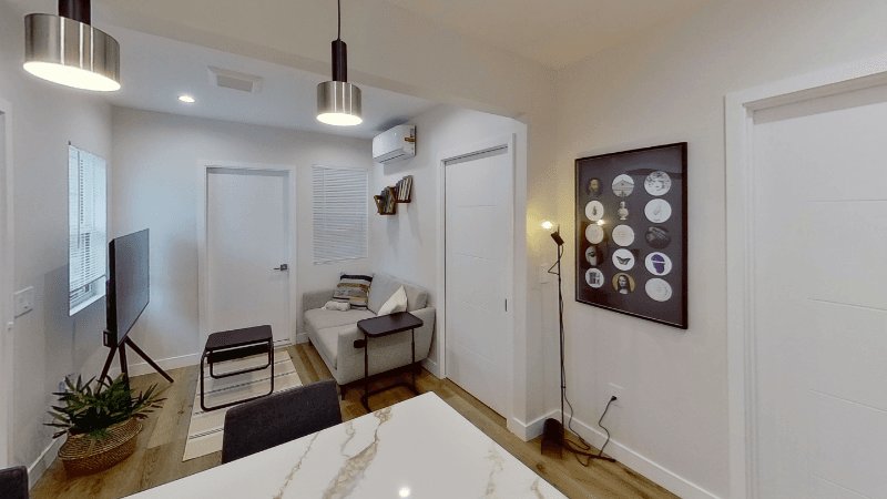 NORTH HOLLYWOOD Apartment: 11249 HUSTON ST