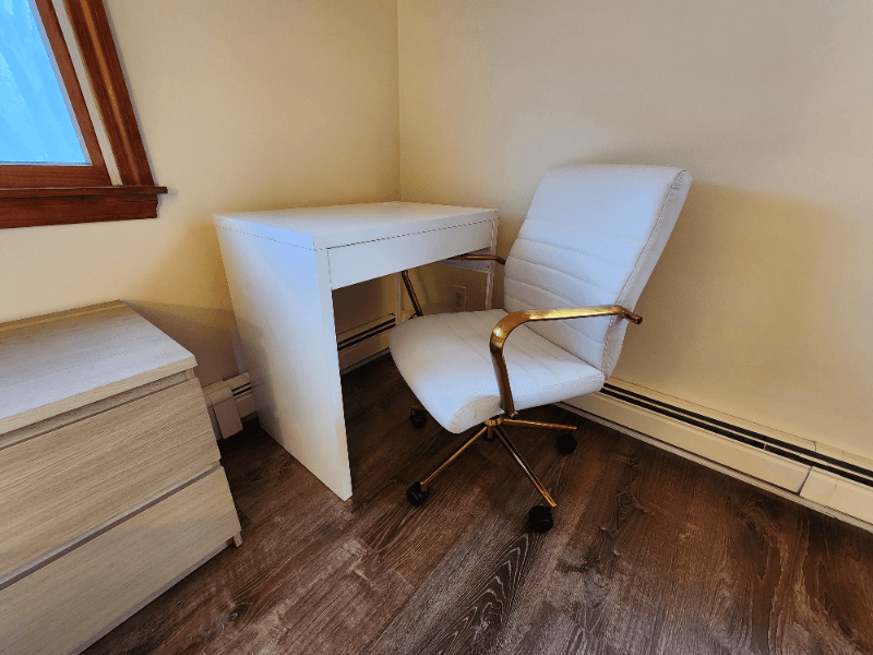 Quincy Single Room: 66 Brook St.