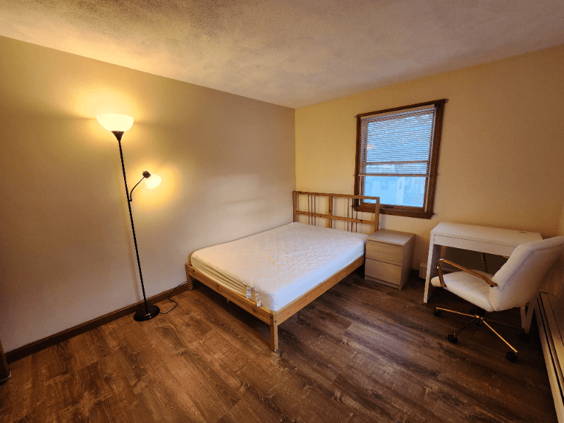 Quincy Single Room: 66 Brook St.