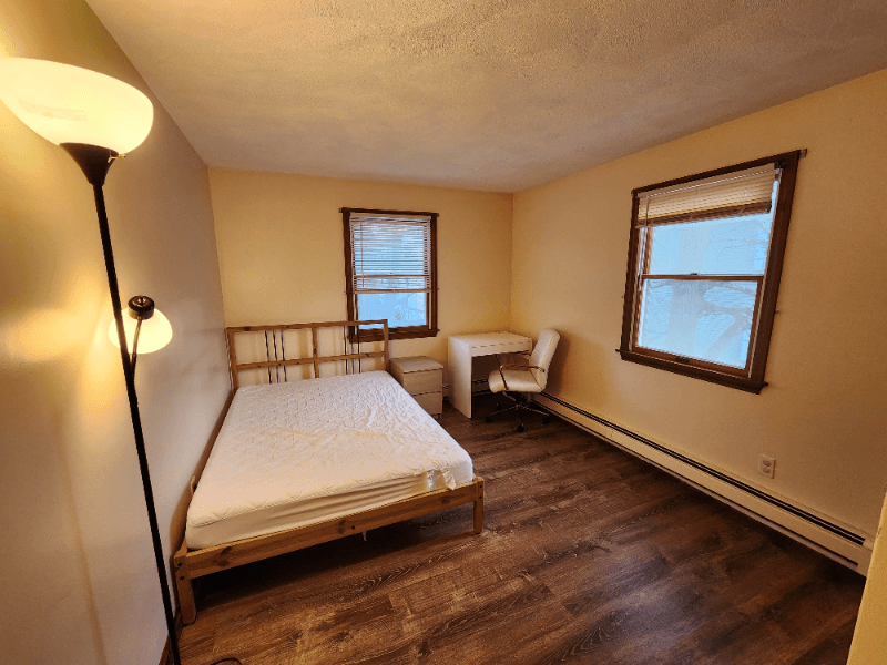 Quincy Single Room: 66 Brook St.