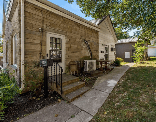Glasgow Apartment: 306 E Main Street