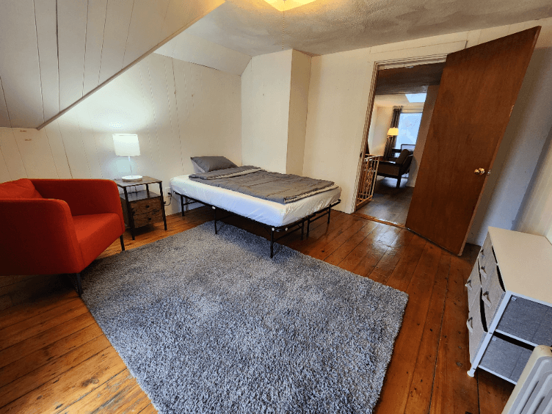 Quincy Single Room: 66 Brook St.