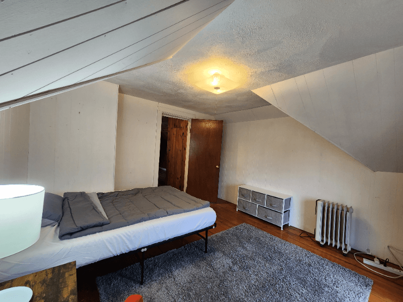 Quincy Single Room: 66 Brook St.