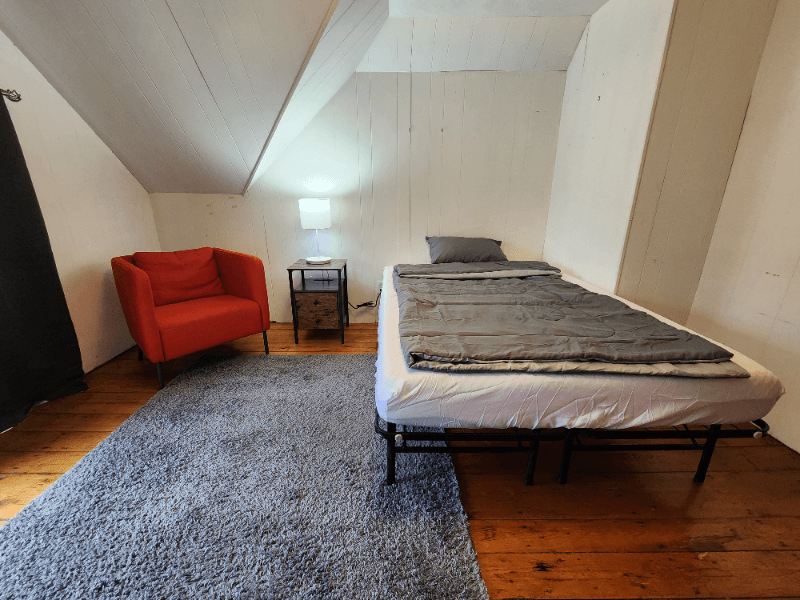Quincy Single Room: 66 Brook St.
