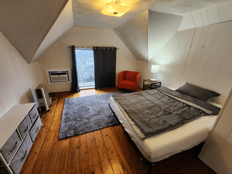 Quincy Single Room: 66 Brook St.
