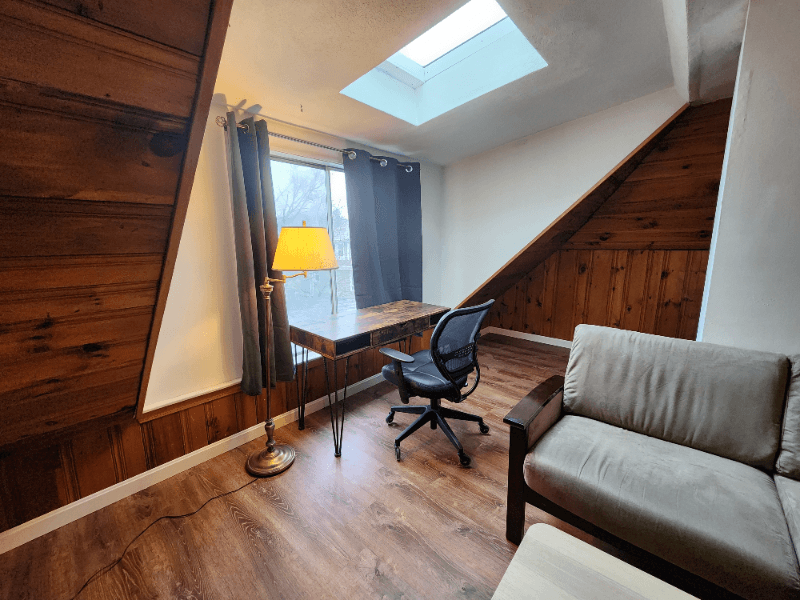Quincy Single Room: 66 Brook St.