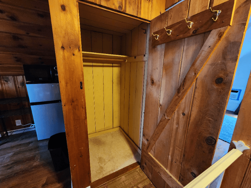 Quincy Single Room: 66 Brook St.