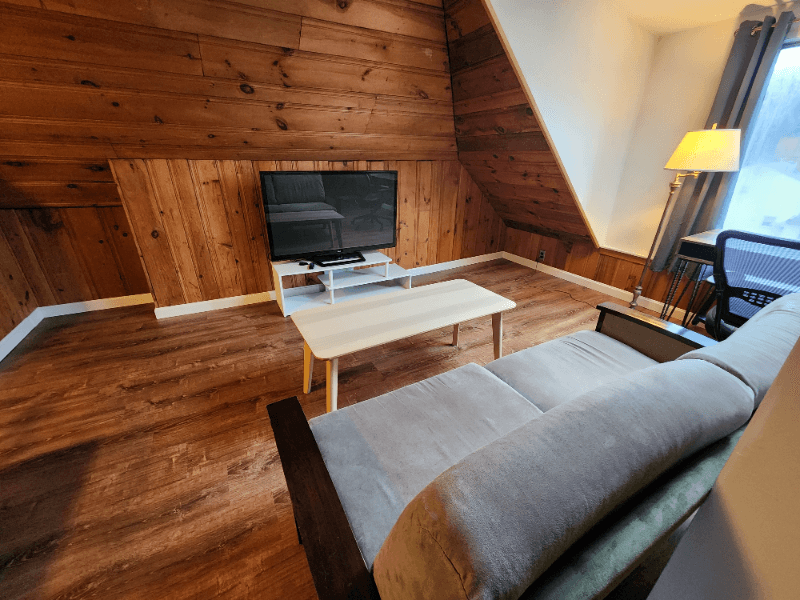 Quincy Single Room: 66 Brook St.