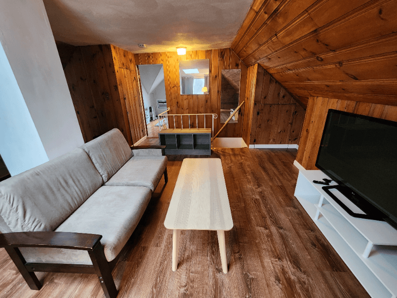 Quincy Single Room: 66 Brook St.