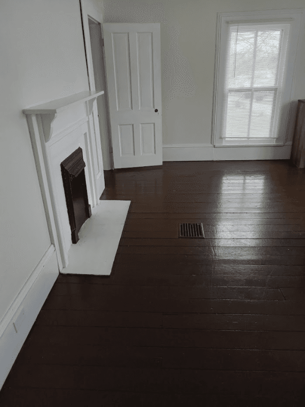 Madisonville House: 526 Monroe St
