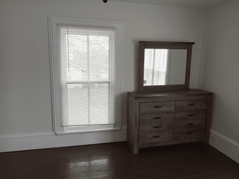 Madisonville House: 526 Monroe St