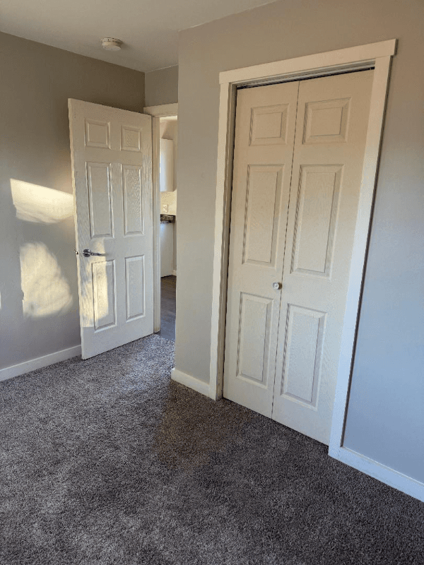 Menominee Apartment: 3850 N Shore Dr