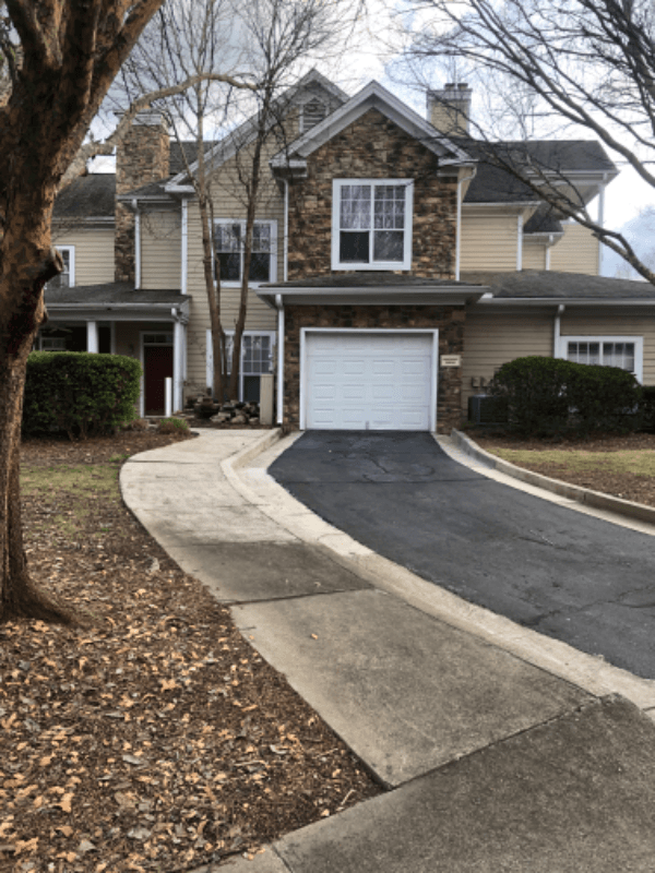 Milton House: 518 Sandringham Dr