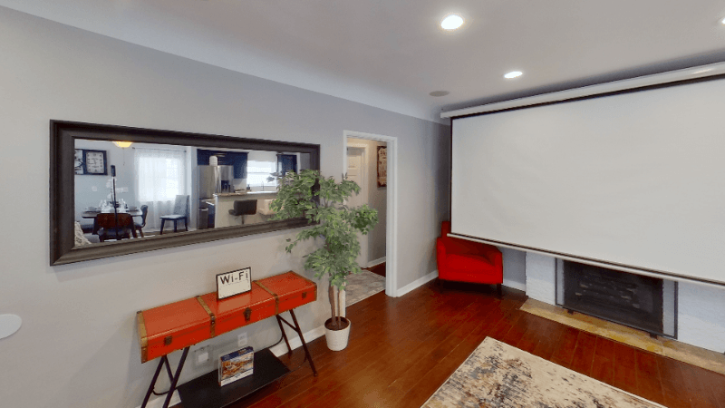North Hollywood House: 10809 Hartsook St
