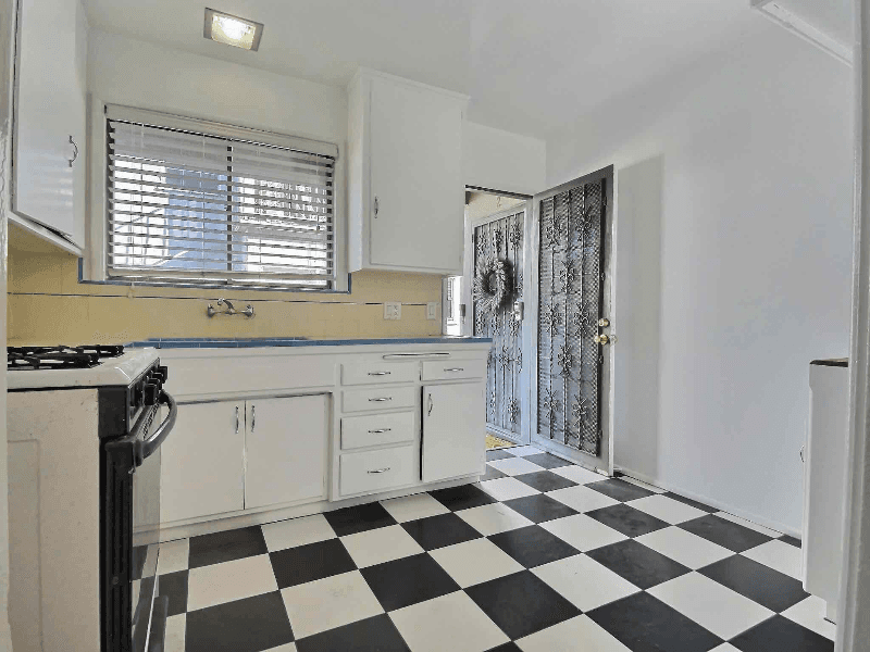 Los Angeles Apartment: 4068 9th Ave