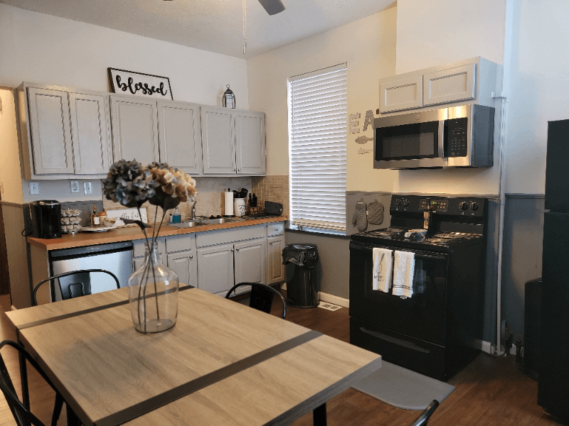 Saint Louis House: 3620 Alberta