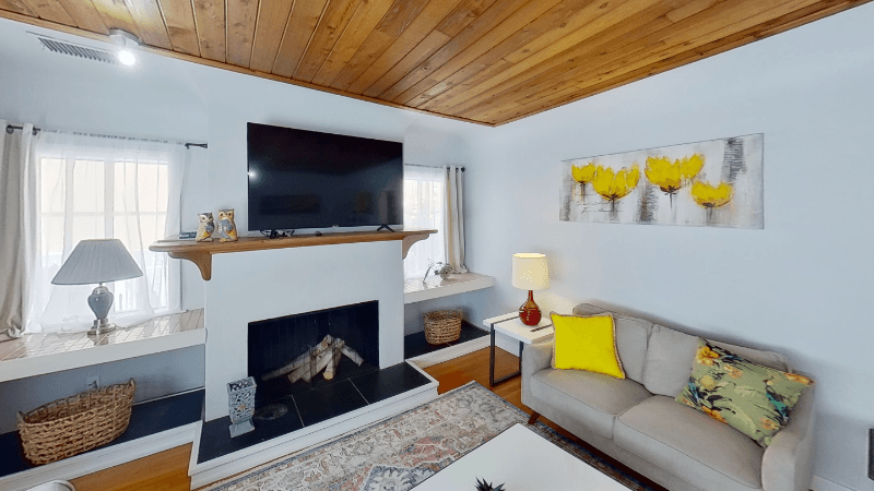 NORTH HOLLYWOOD House: 11247 HUSTON ST