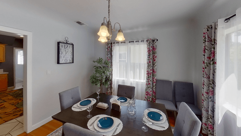 NORTH HOLLYWOOD House: 11247 HUSTON ST