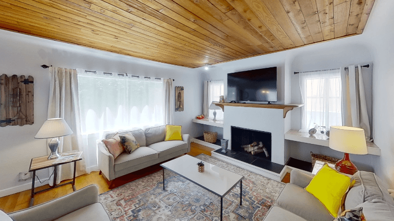 NORTH HOLLYWOOD House: 11247 HUSTON ST