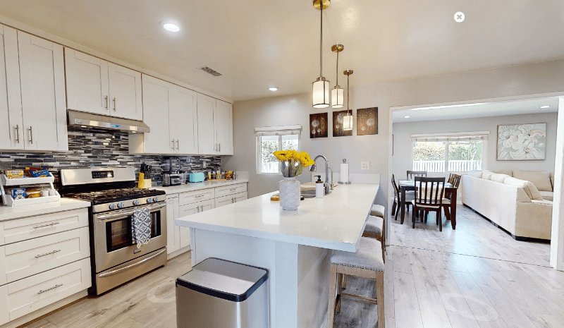 Orange House: 19101 E Ryals Ln