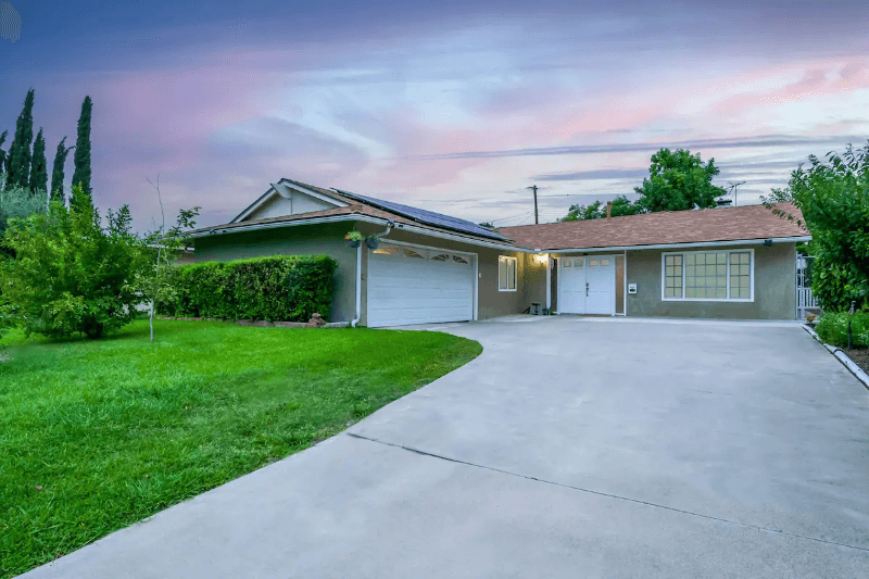 Orange House: 19101 E Ryals Ln