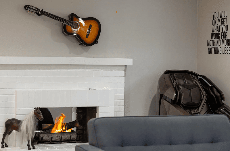Orange House: 19101 E Ryals Ln