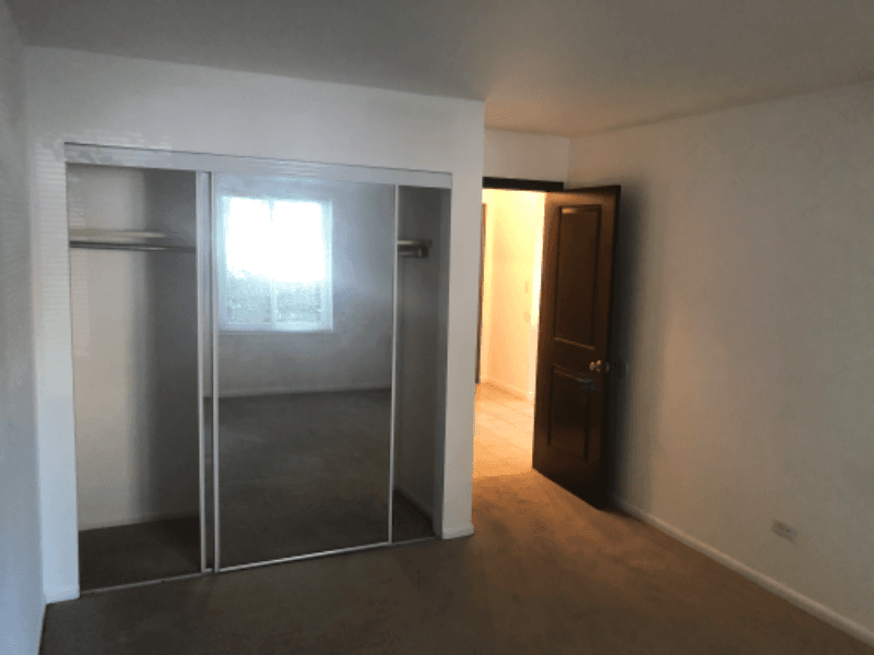 Vernon Hills Apartment: 650 Westmoreland Dr