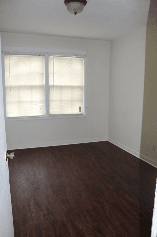 Newton Apartment: 209 E 11th St