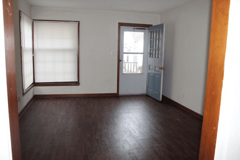 Newton Apartment: 209 E 11th St