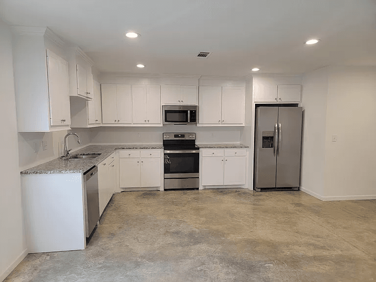 Pearl House: 244 Skylane Dr