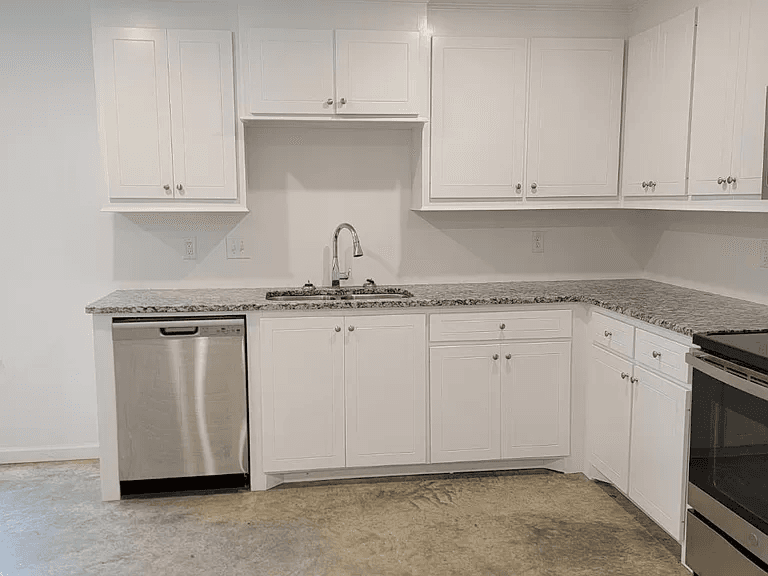 Pearl House: 244 Skylane Dr