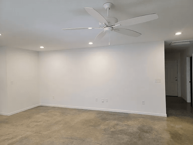 Pearl House: 244 Skylane Dr