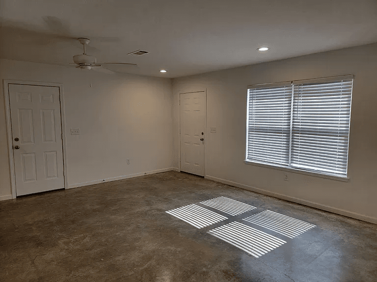 Pearl House: 244 Skylane Dr