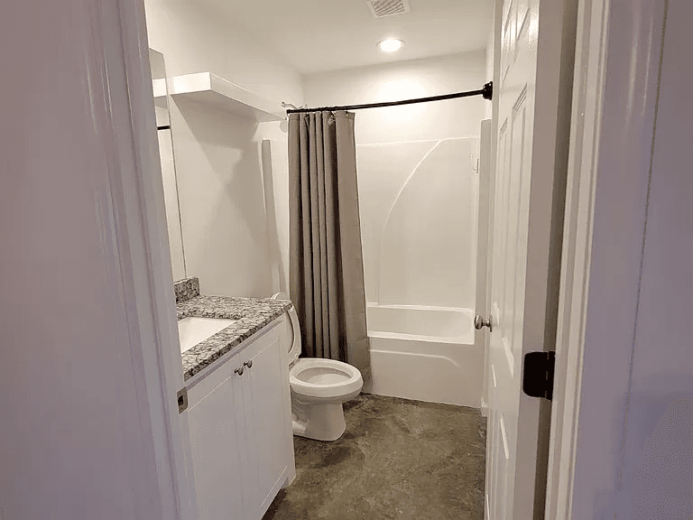 Pearl House: 244 Skylane Dr