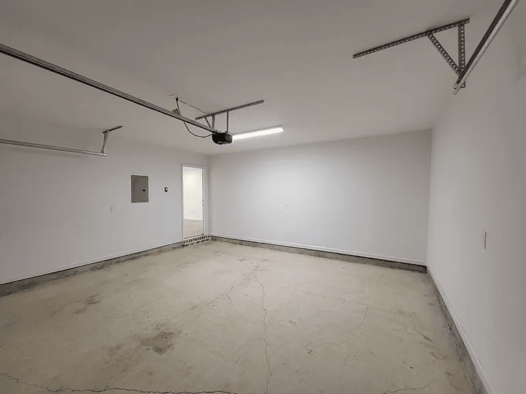 Pearl House: 244 Skylane Dr