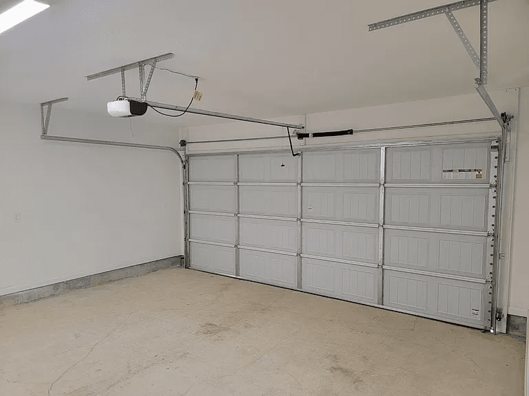 Pearl House: 244 Skylane Dr