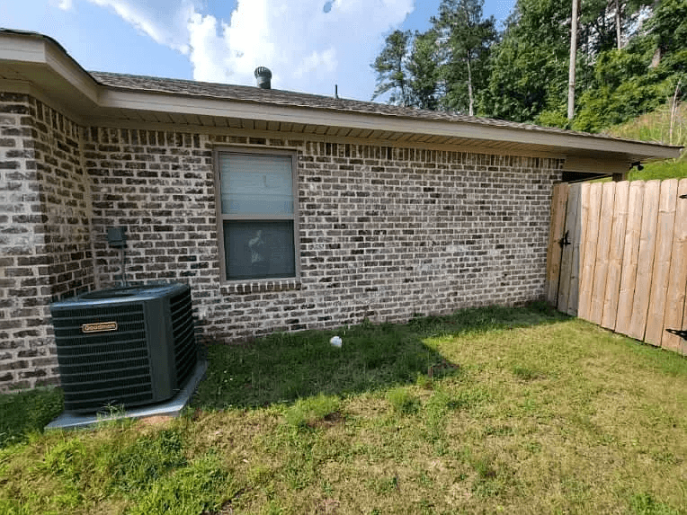 Pearl House: 244 Skylane Dr