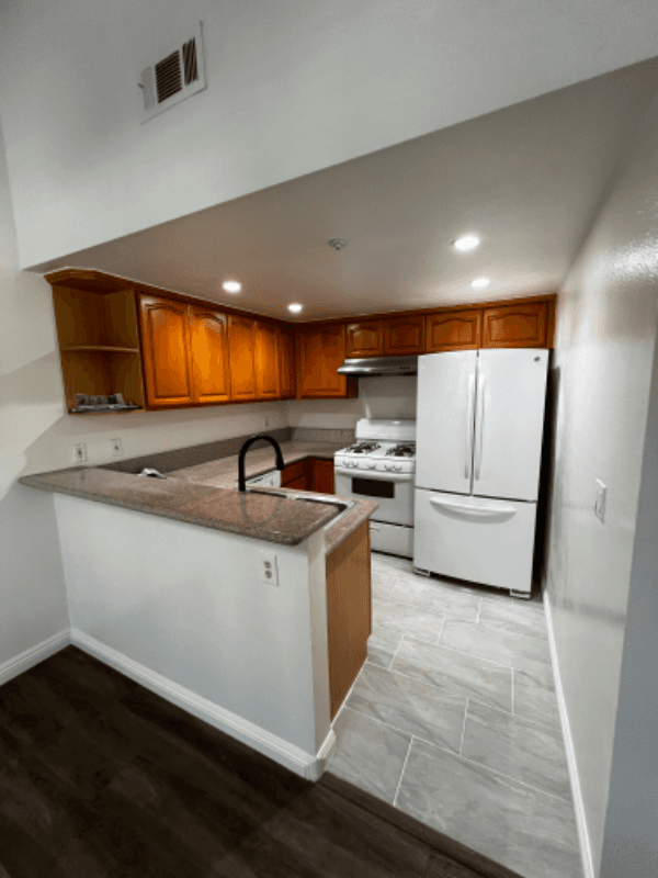 Pasadena Condo: 1255 N Los Robles Ave