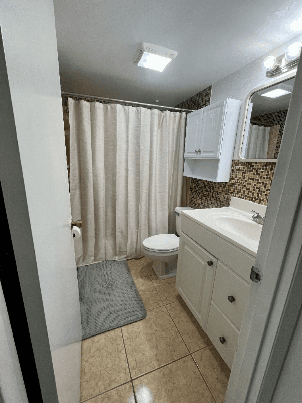 Jupiter Condo: 150 Pineview Rd L5