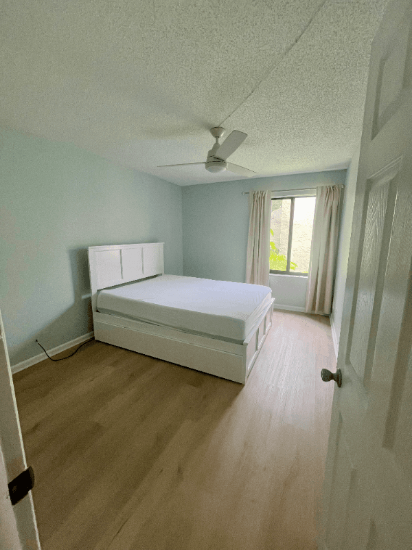 Jupiter Condo: 150 Pineview Rd L5