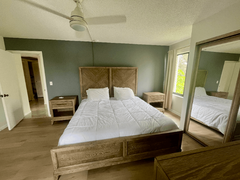 Jupiter Condo: 150 Pineview Rd L5
